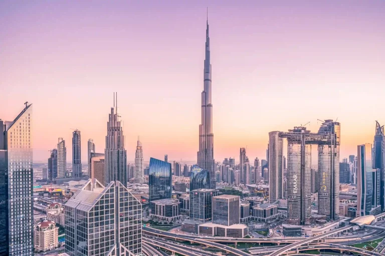 الهجرة الى الإمارات