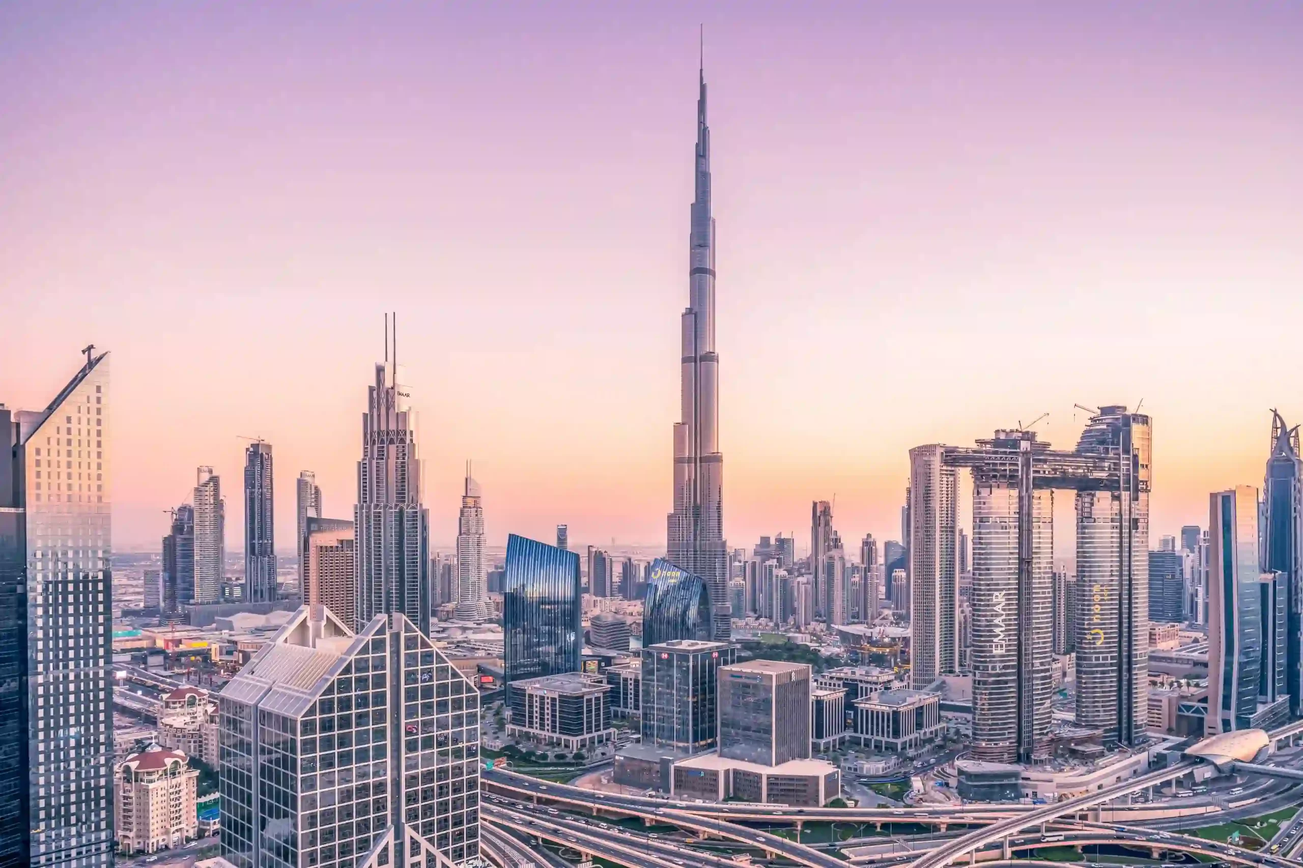 الهجرة الى الإمارات